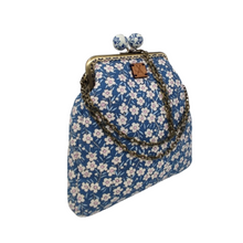 Φόρτωση εικόνας στο εργαλείο προβολής Συλλογής, Μπλε floral Τσαντάκι με λευκή πέρλα
